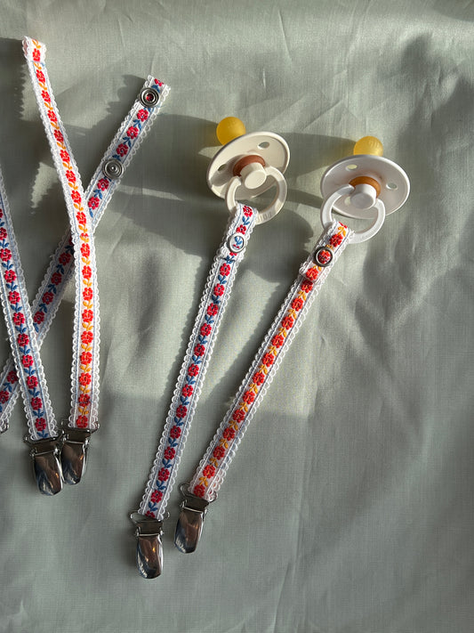 SUTTI BADUTTI pacifier clip
