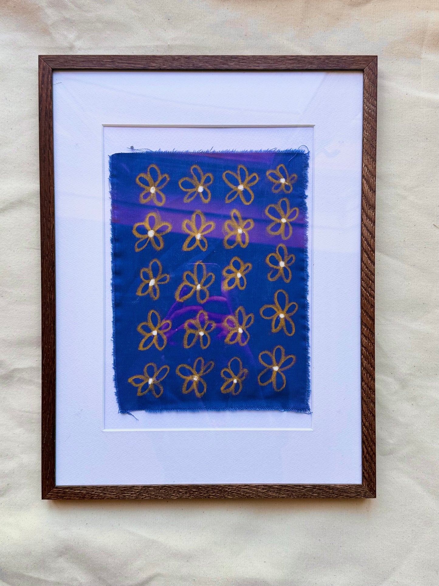 DAISY PÅ DENIM (gul/hvid)