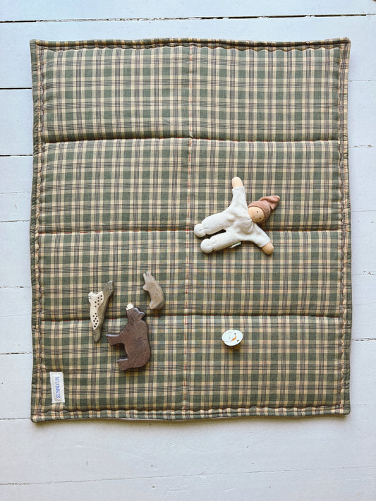 Hand-quilted baby mat - 88x73cm