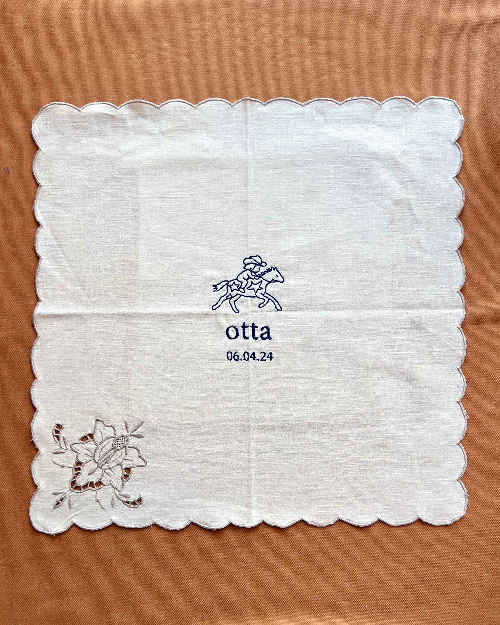 Broderet navnemaskot #28 (vælg motiv og tekst)