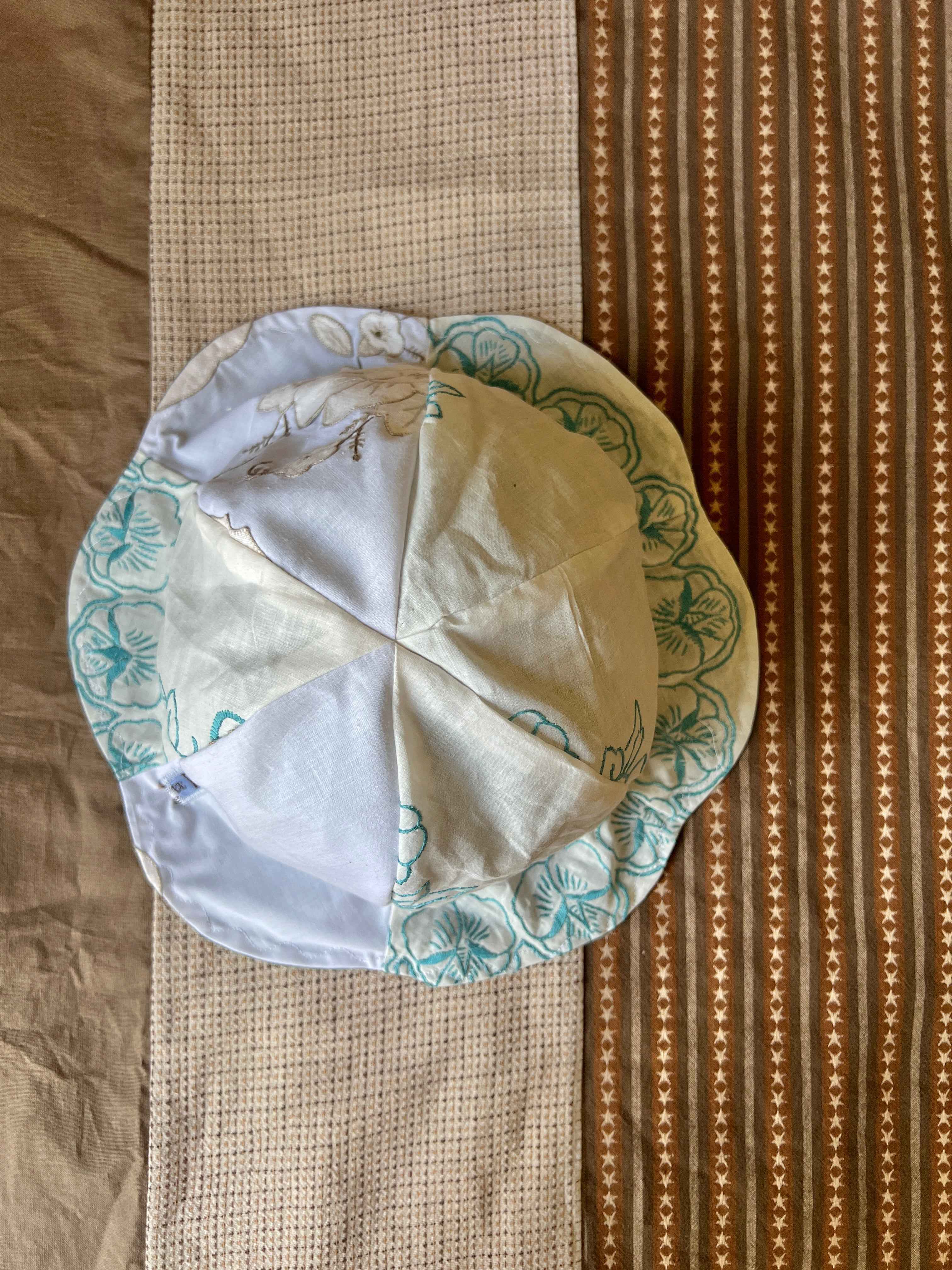 SMØRBLOMST sommerhat