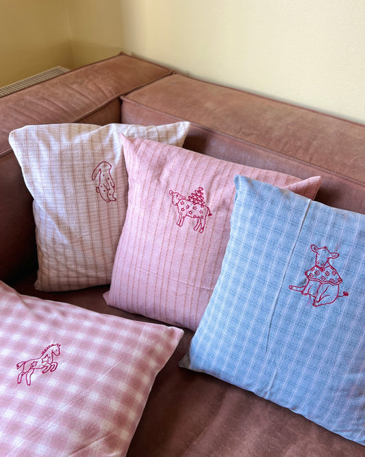 Pudebetræk med selvvalgt motiv broderet