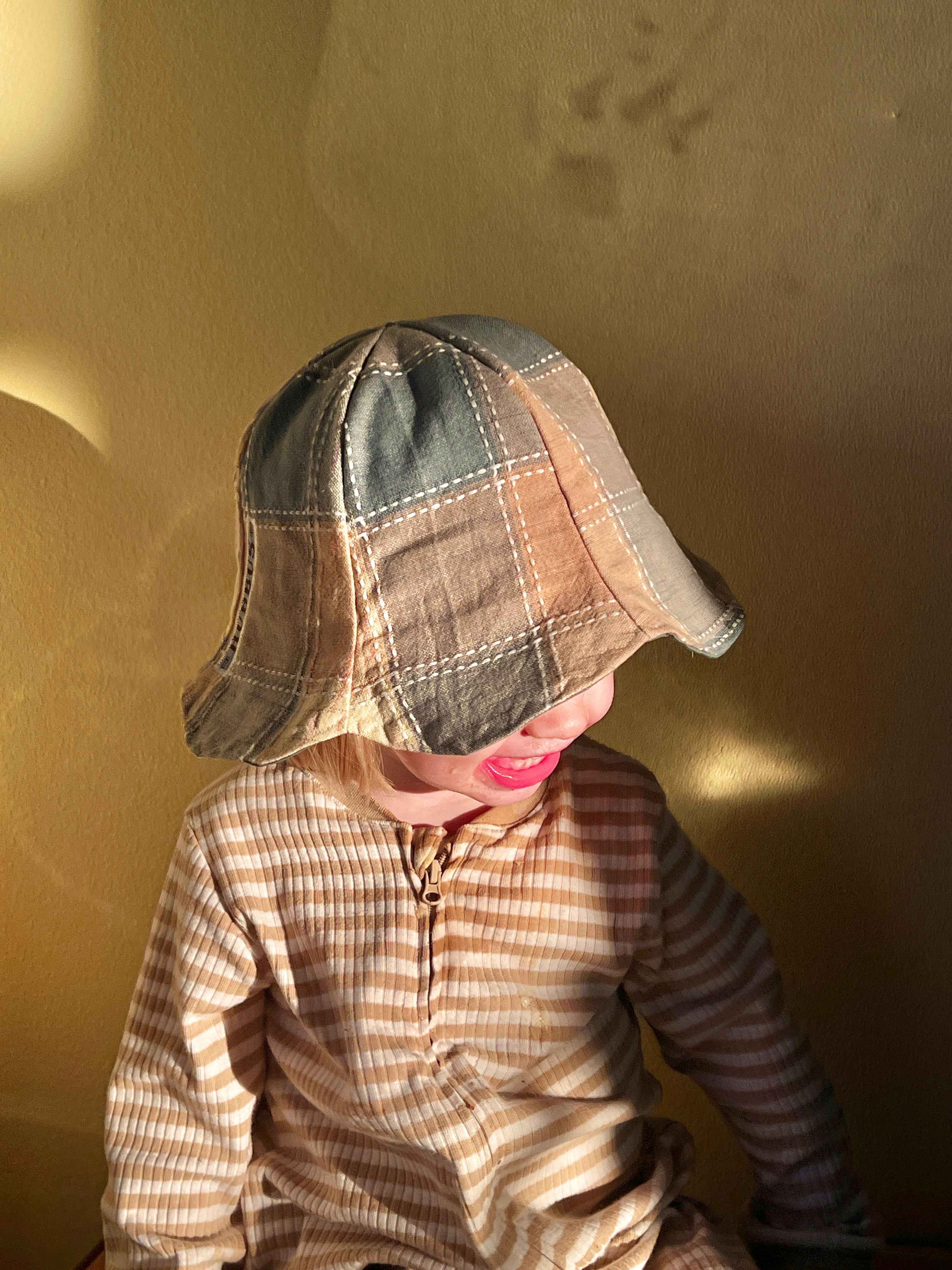 SMØRBLOMST sommerhat