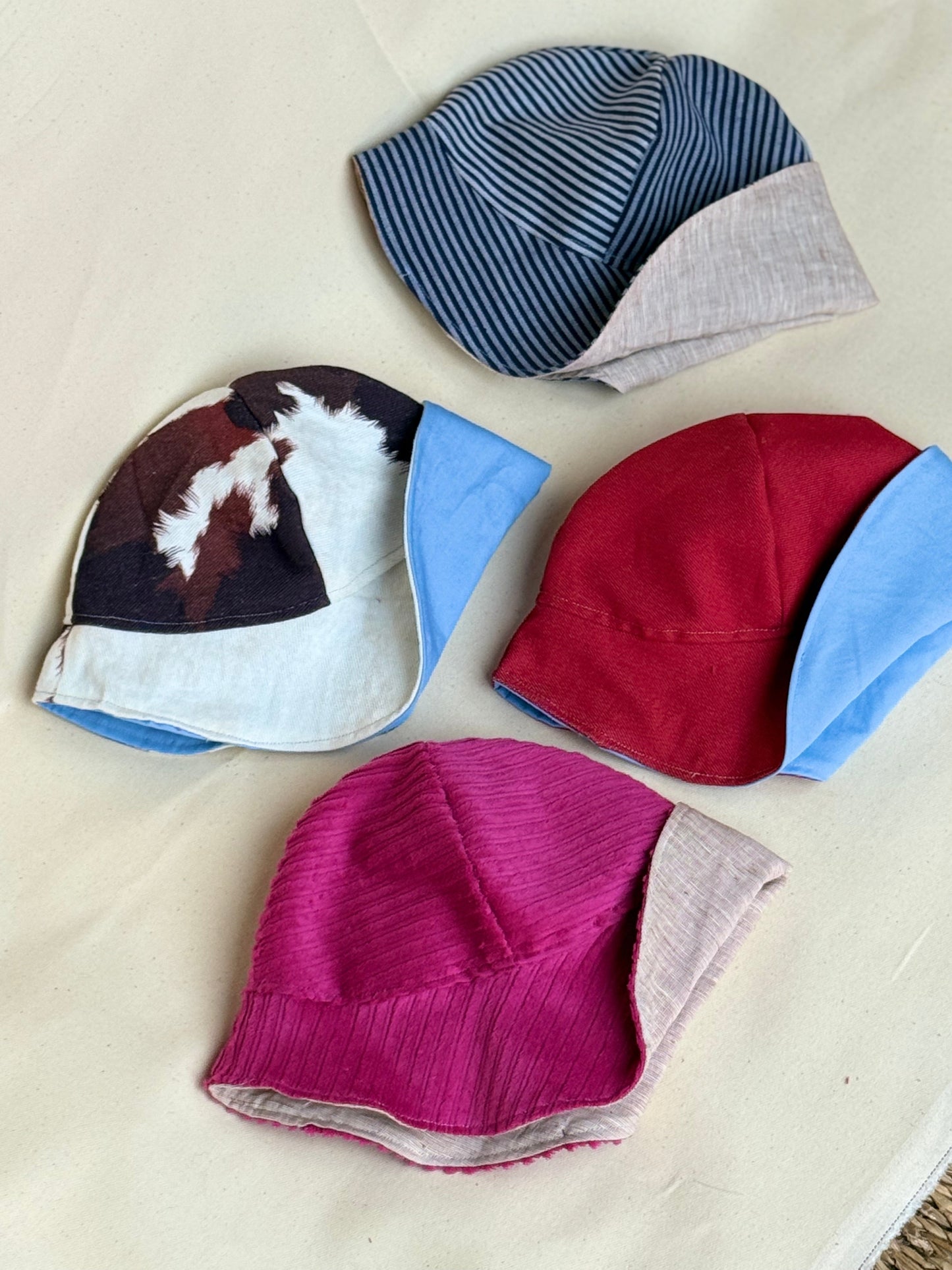 LØMMELHAT, stribet denim