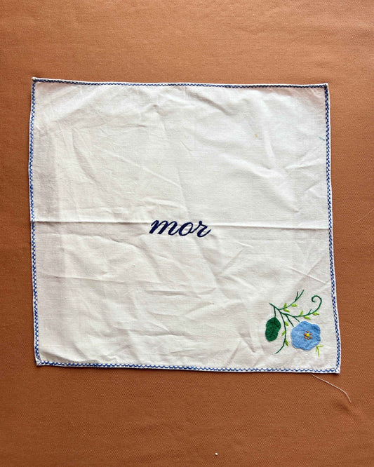 Broderet navnemaskot #29 (vælg motiv og tekst)