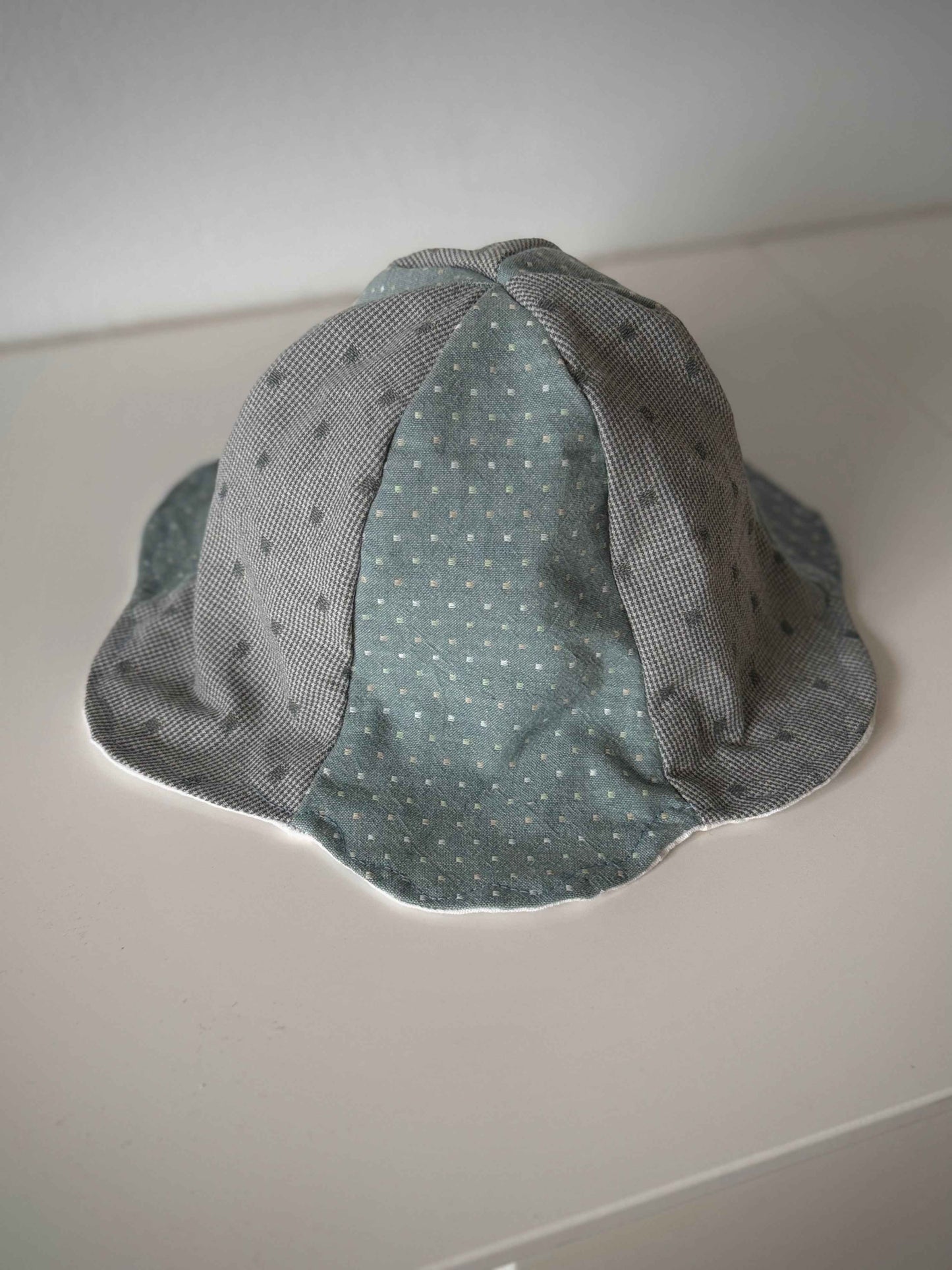 SMØRBLOMST sommerhat
