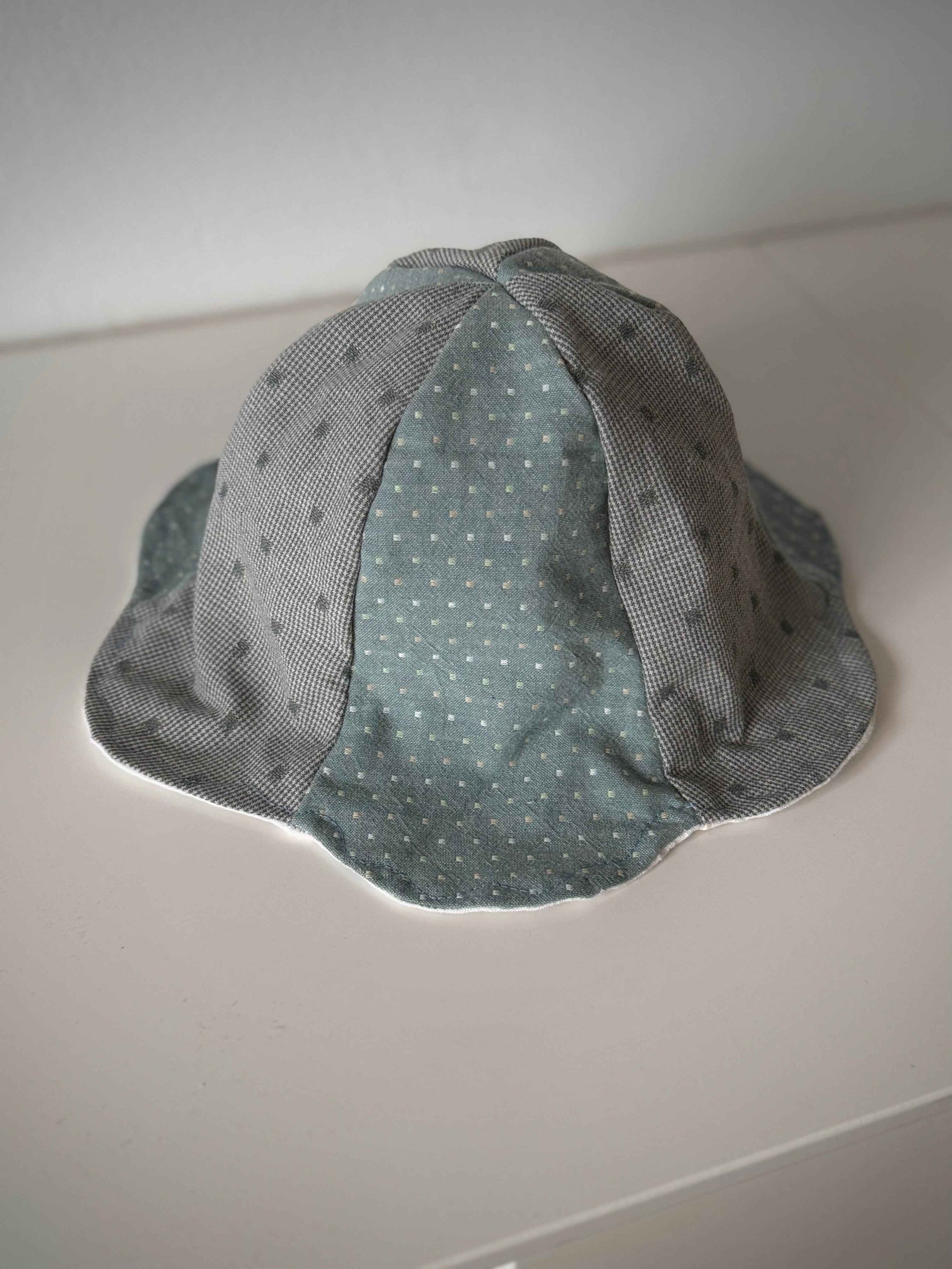 SMØRBLOMST sommerhat