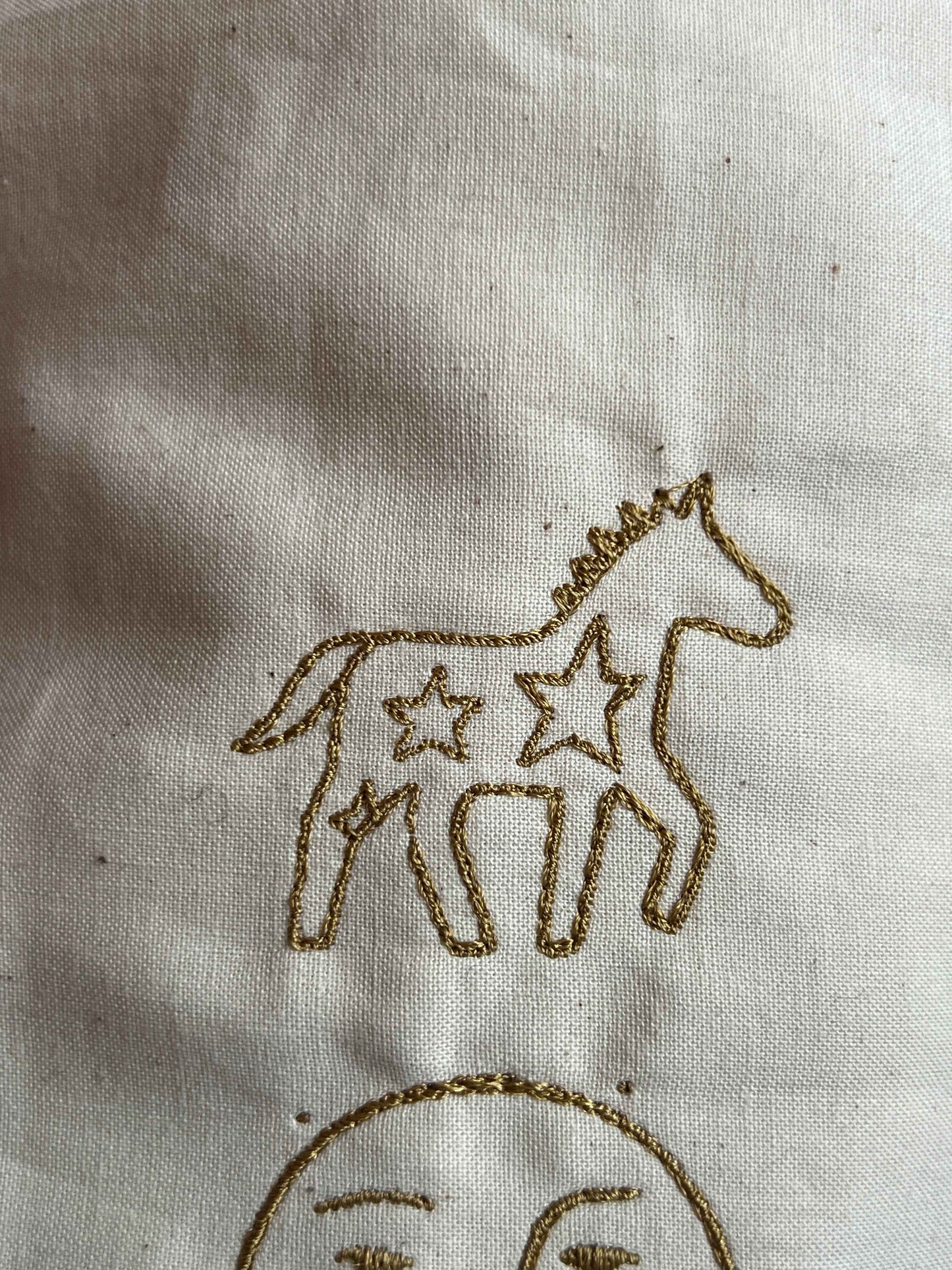 Broderet navnemaskot #44 (vælg motiv og tekst)