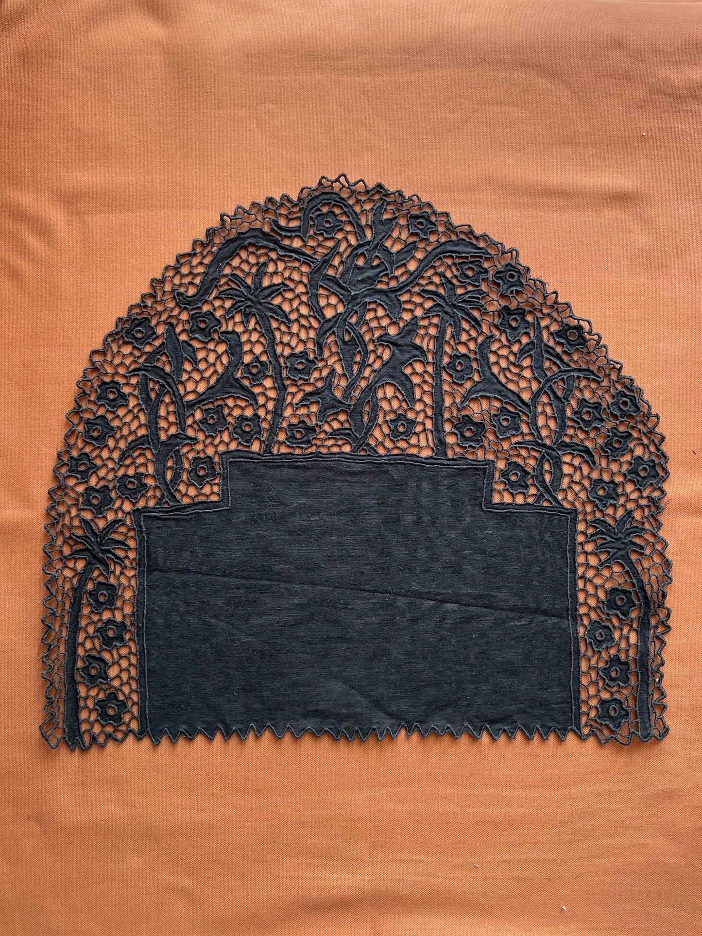 Broderet navnemaskot #30 (vælg motiv og tekst)