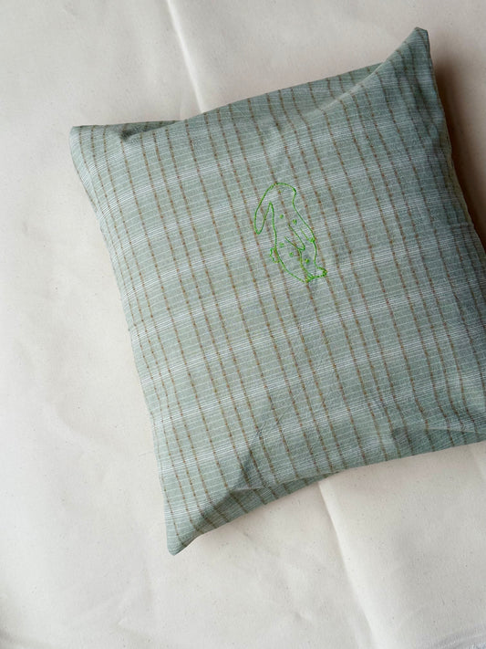 Pude med broderet motiv