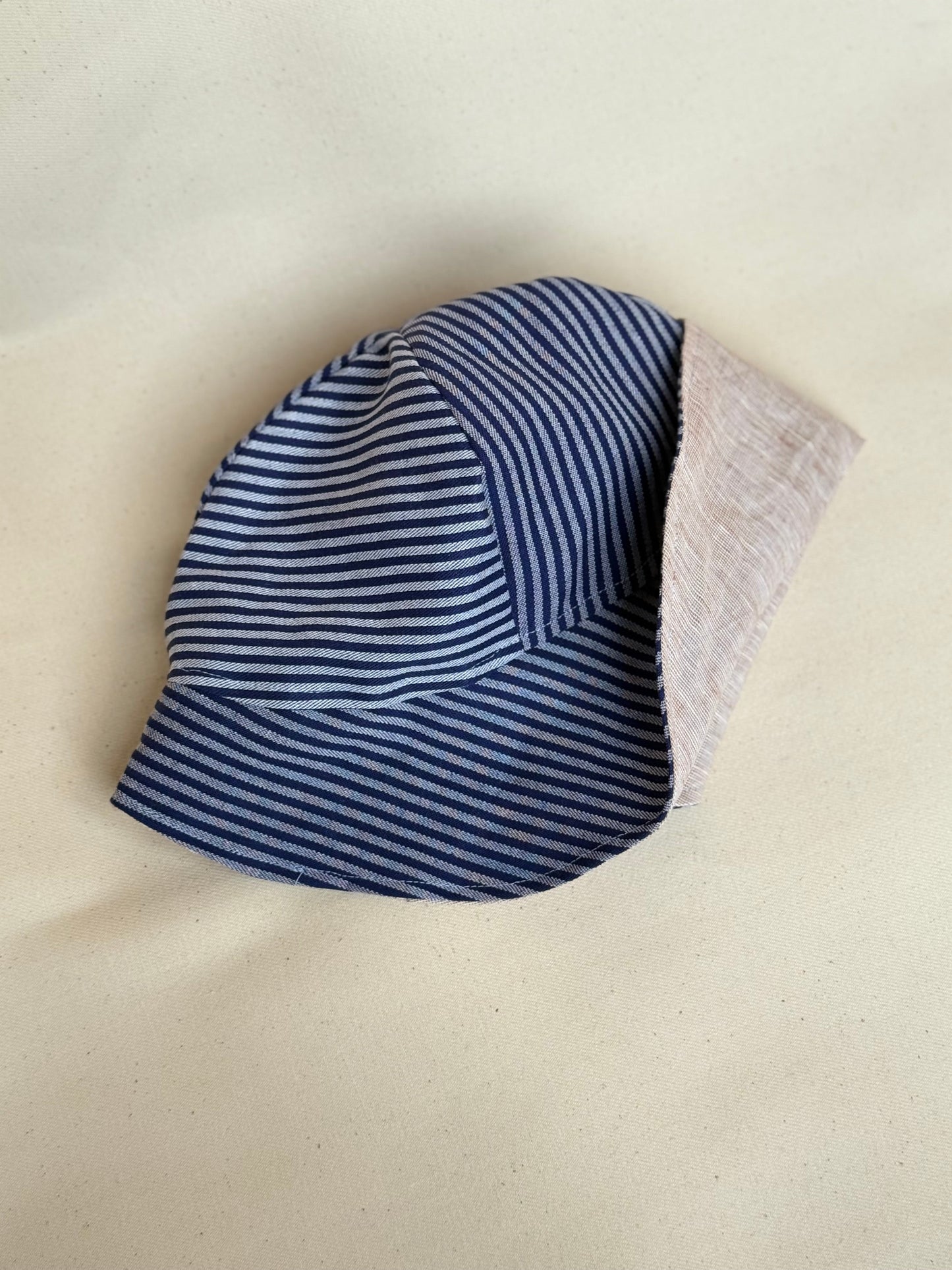 LØMMELHAT, stribet denim