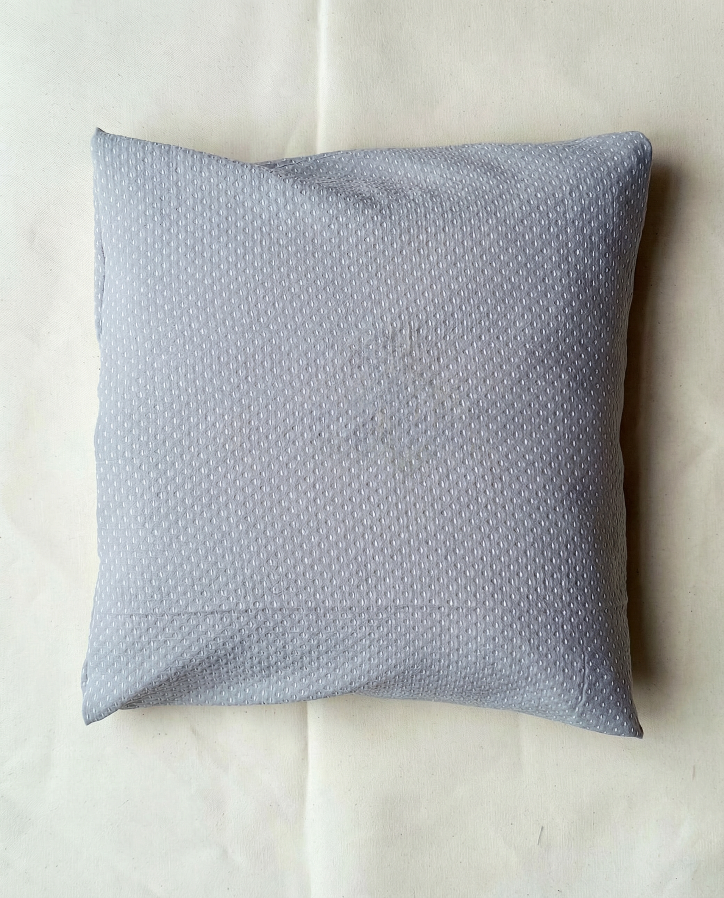 Pudebetræk med selvvalgt motiv broderet