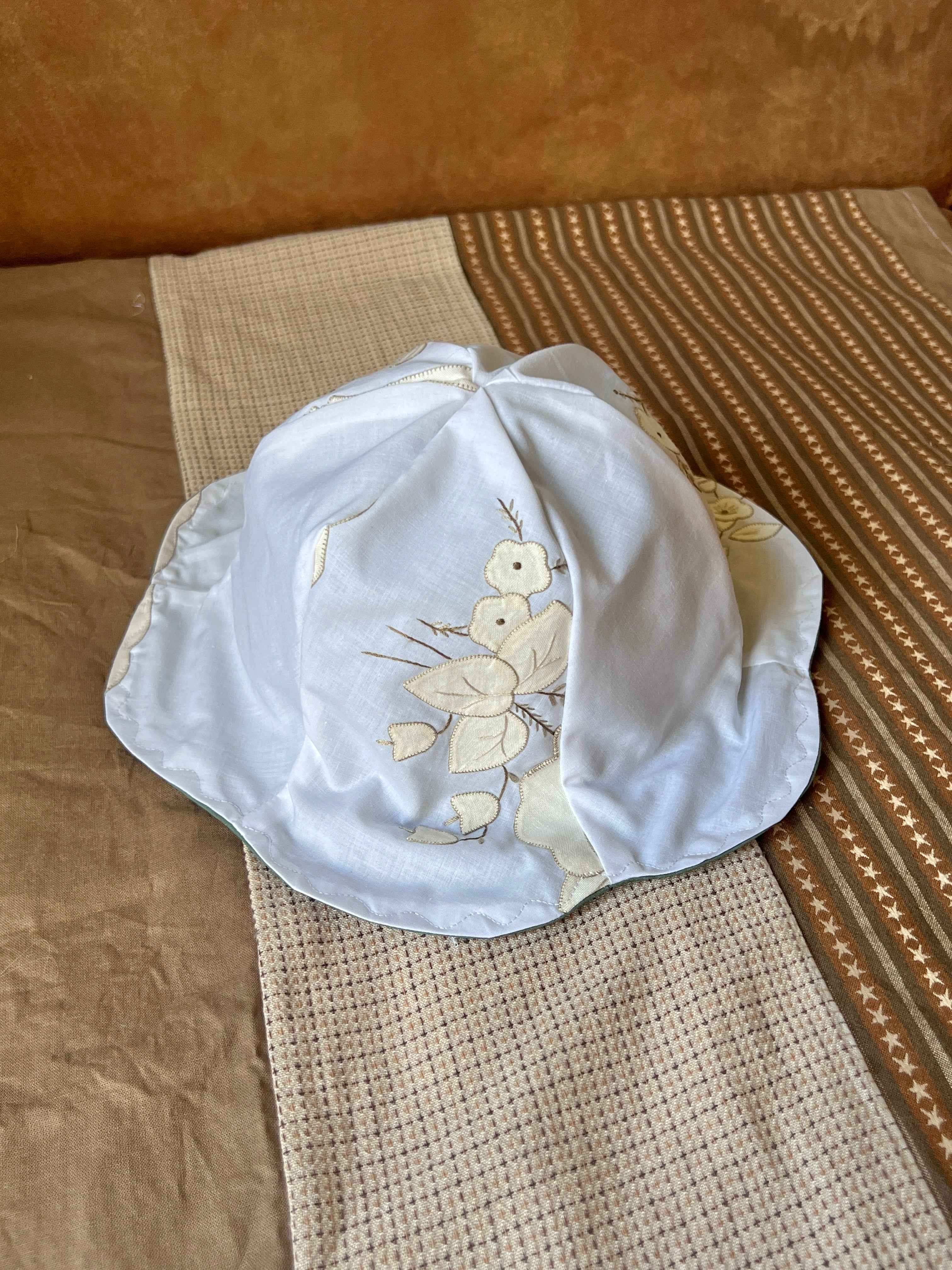 SMØRBLOMST sommerhat