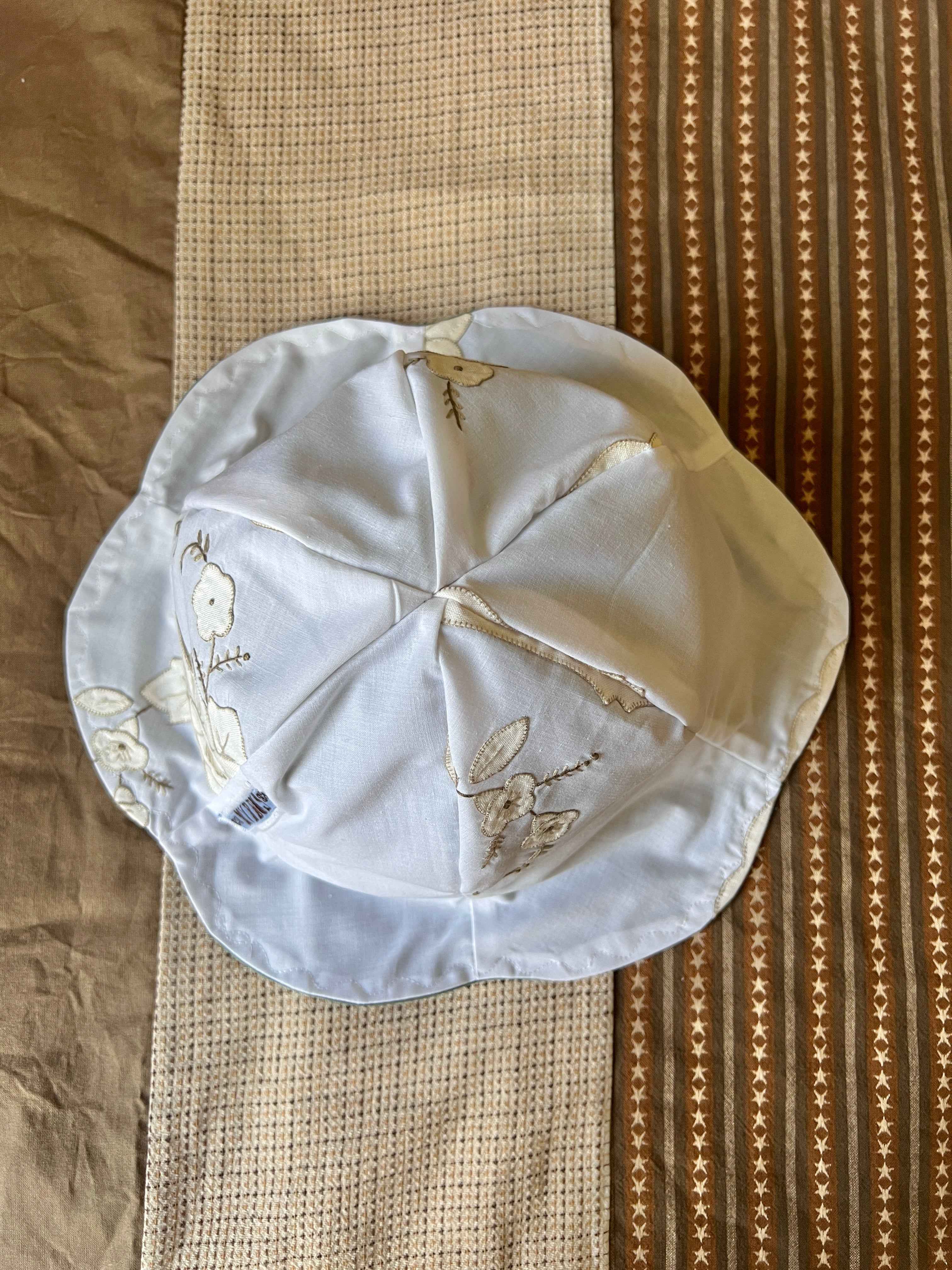 SMØRBLOMST sommerhat