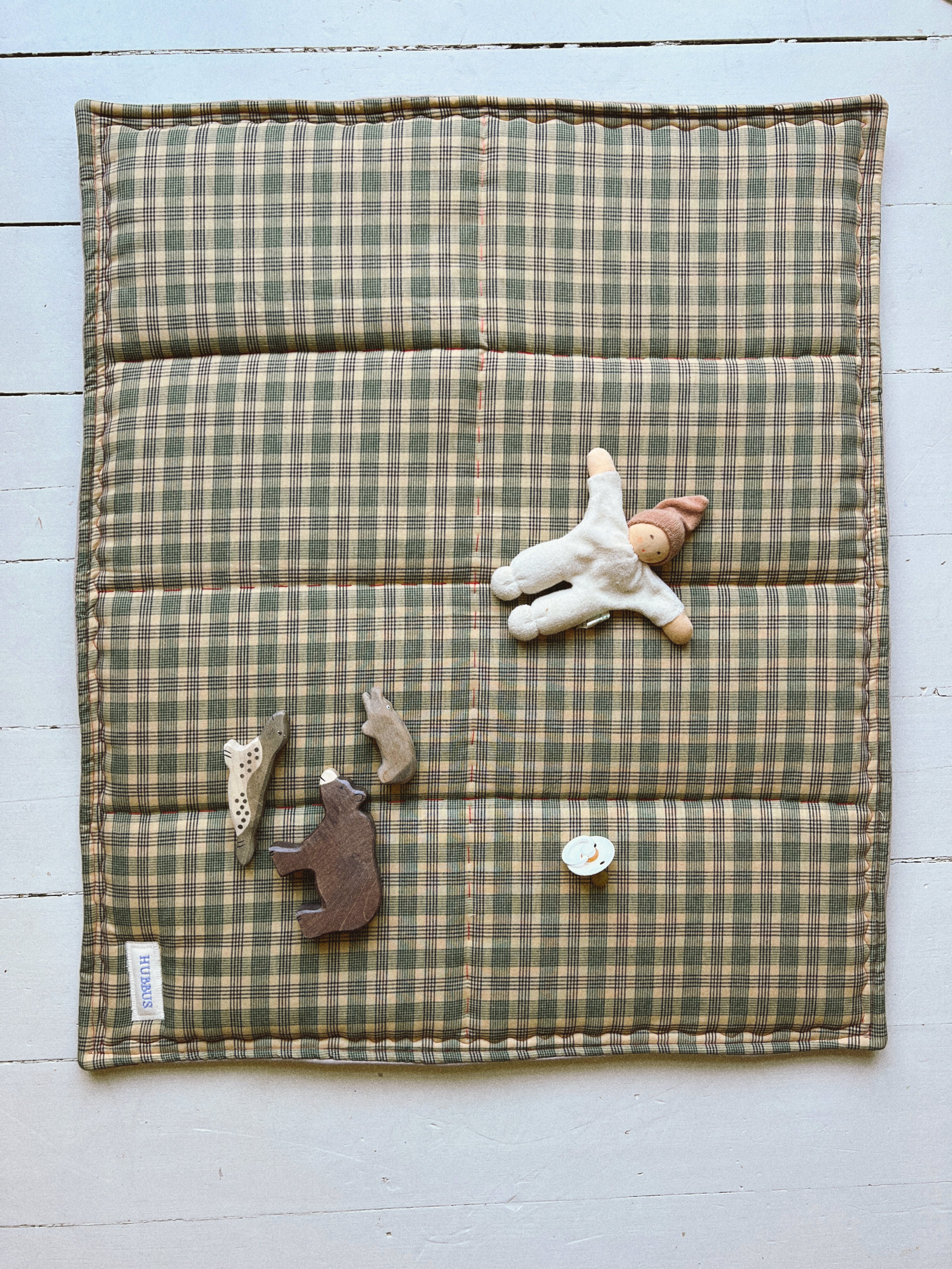 Hand-quilted baby mat - 88x73cm
