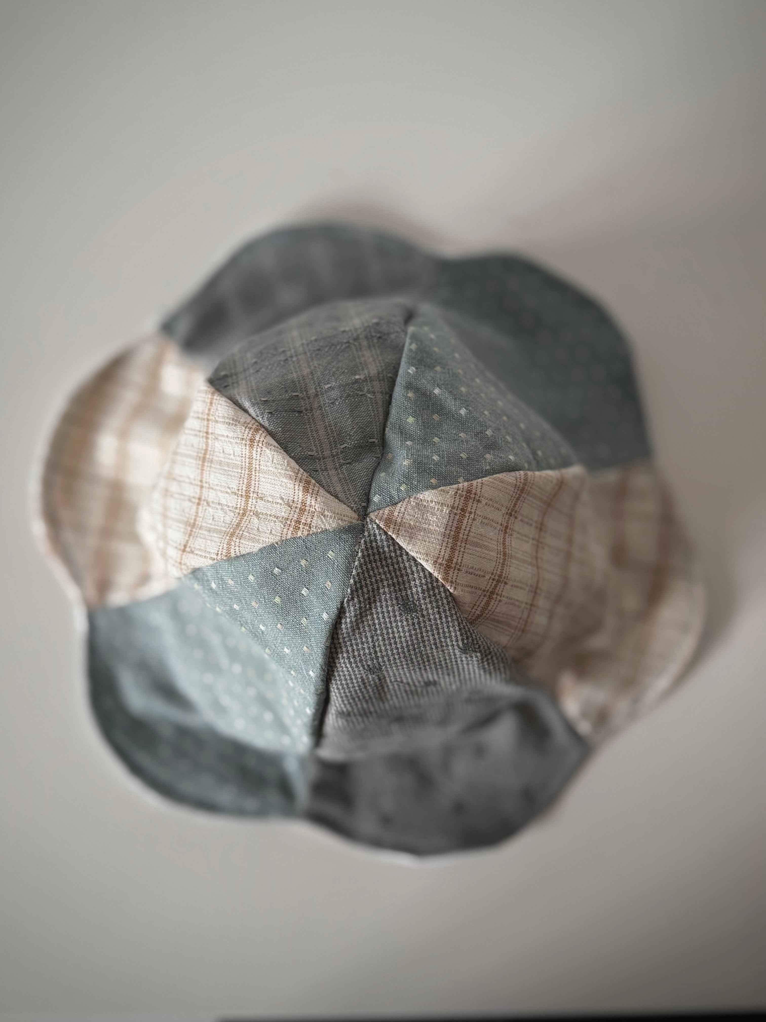 SMØRBLOMST sommerhat