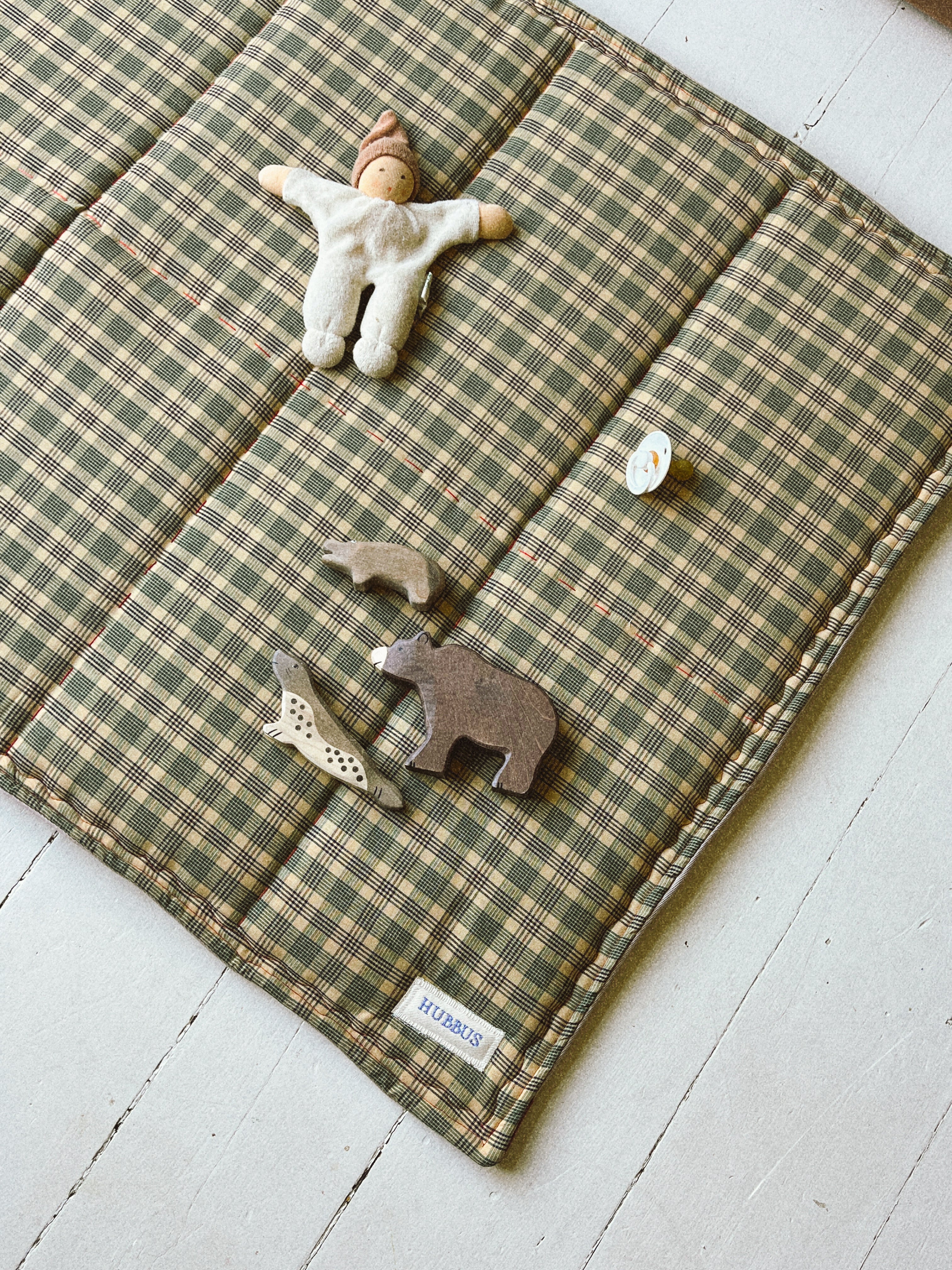 Hand-quilted baby mat - 88x73cm
