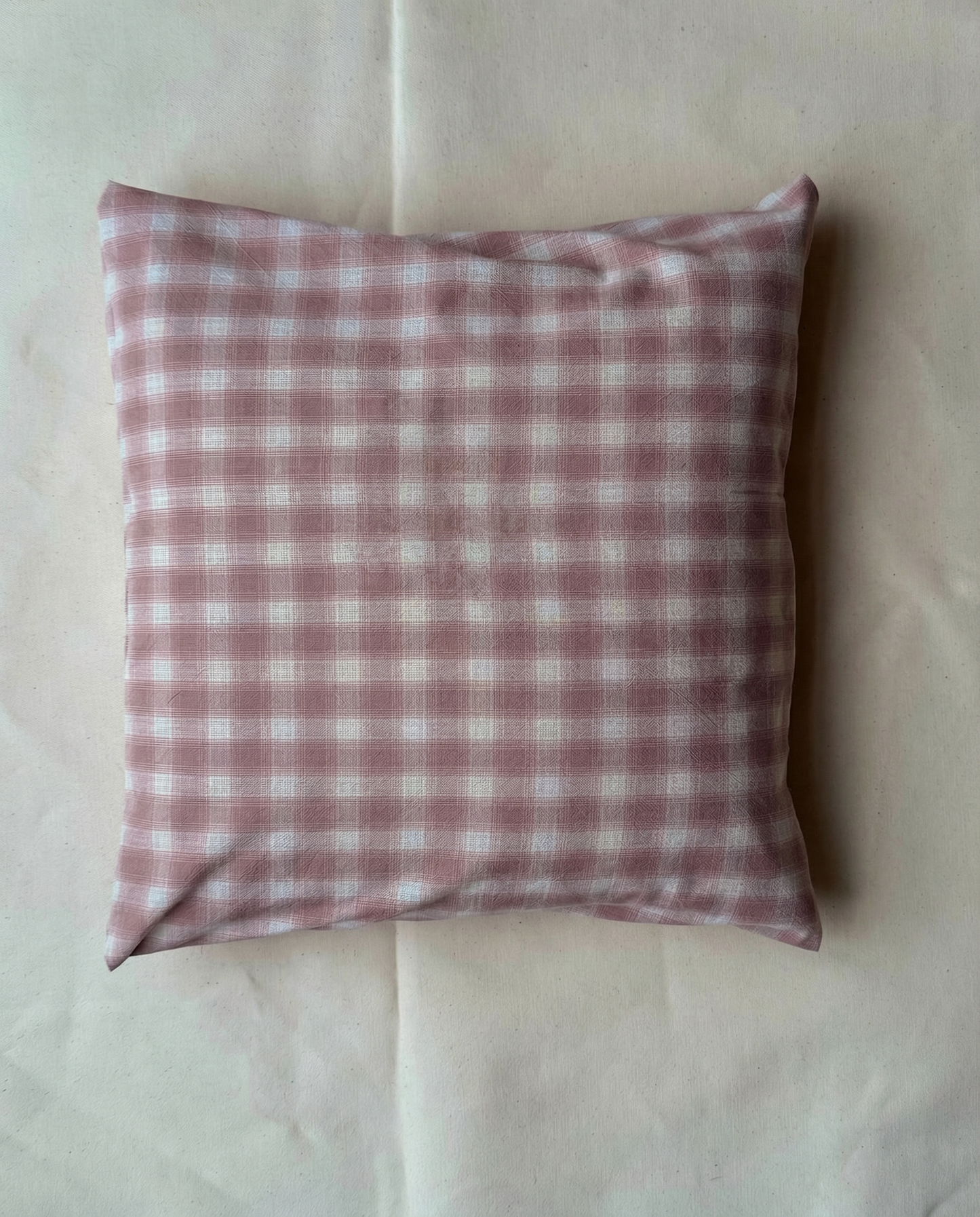 Pudebetræk med selvvalgt motiv broderet