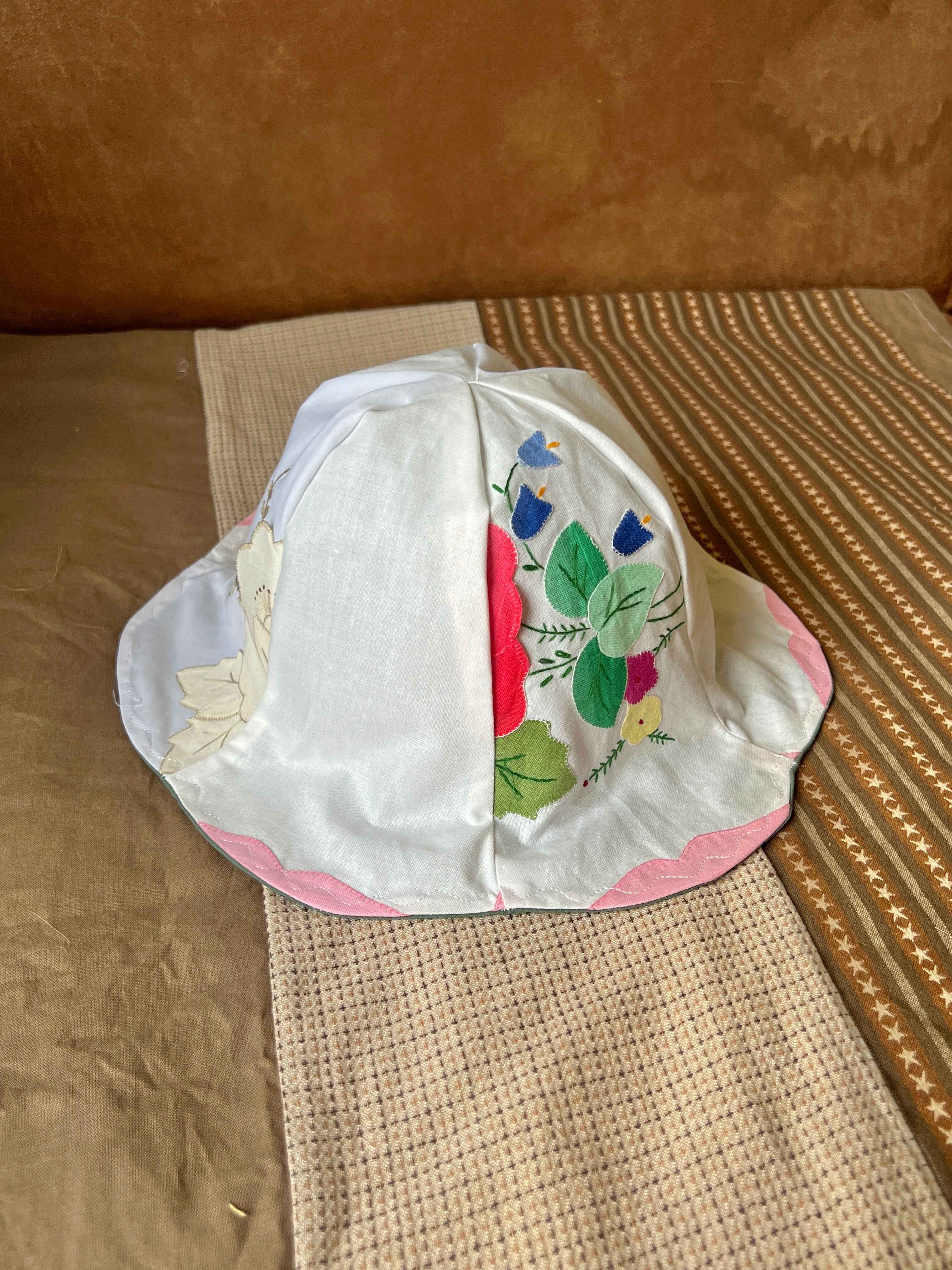 SMØRBLOMST sommerhat