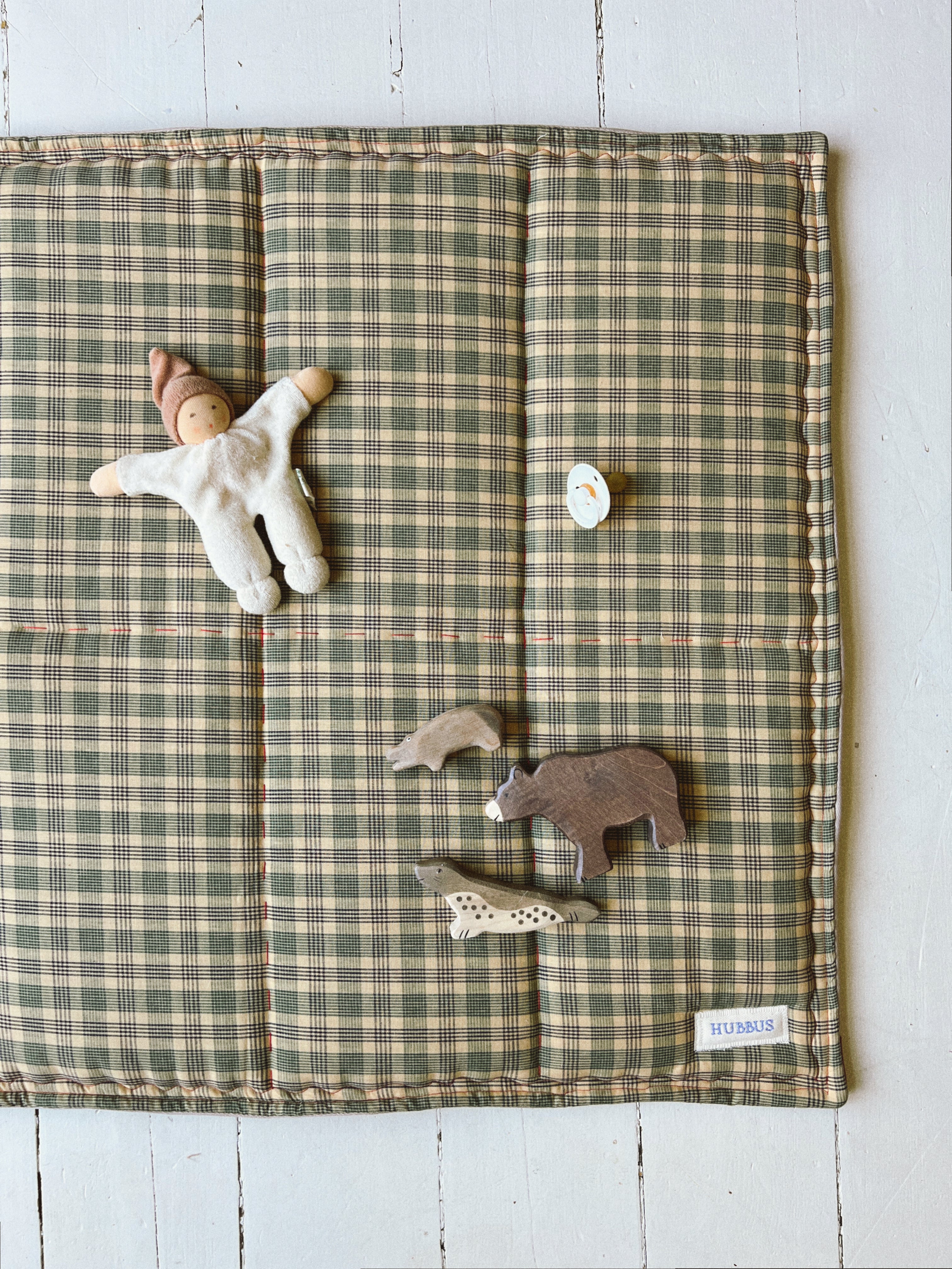 Hand-quilted baby mat - 88x73cm