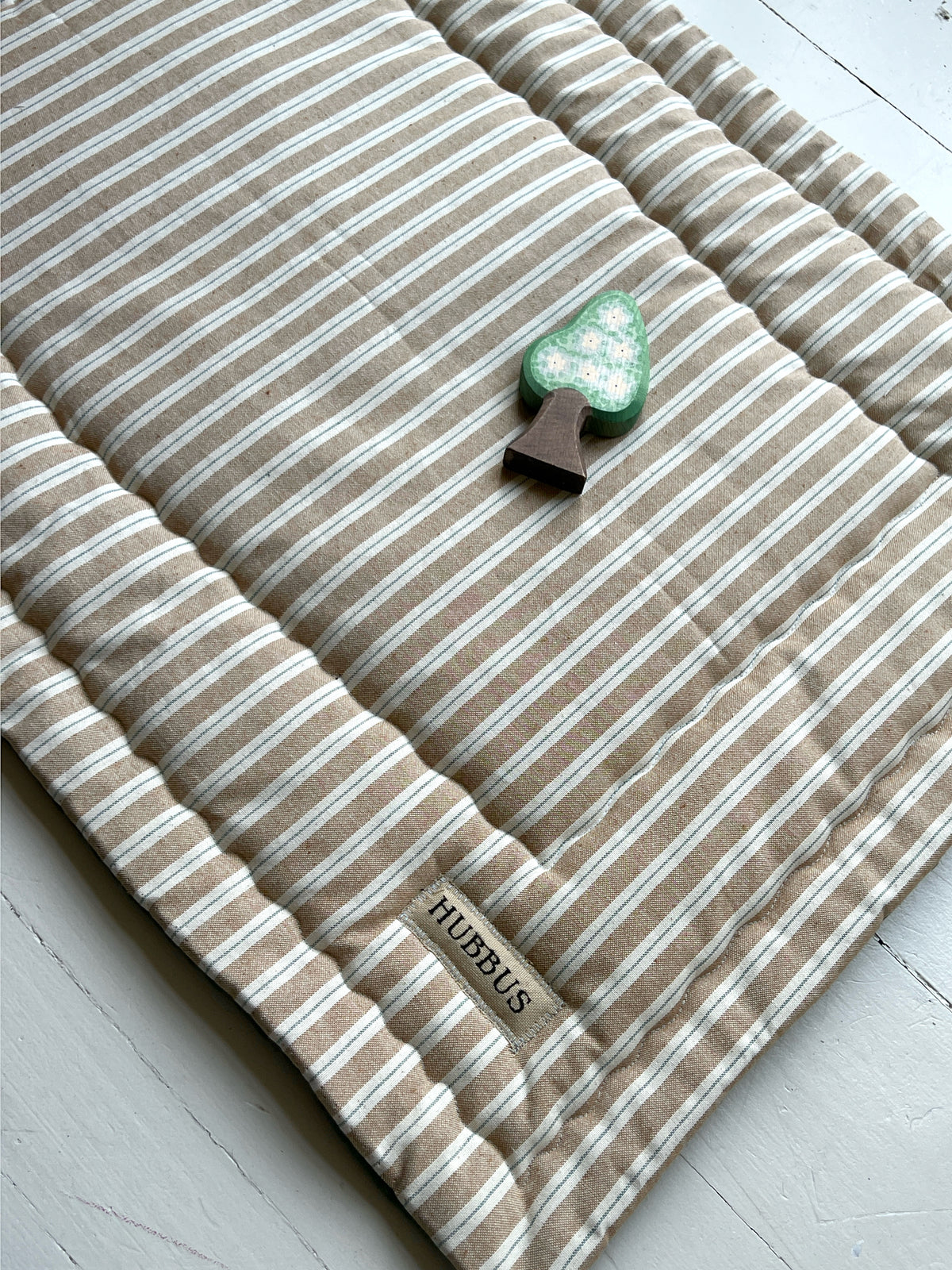 Quilted baby playmat