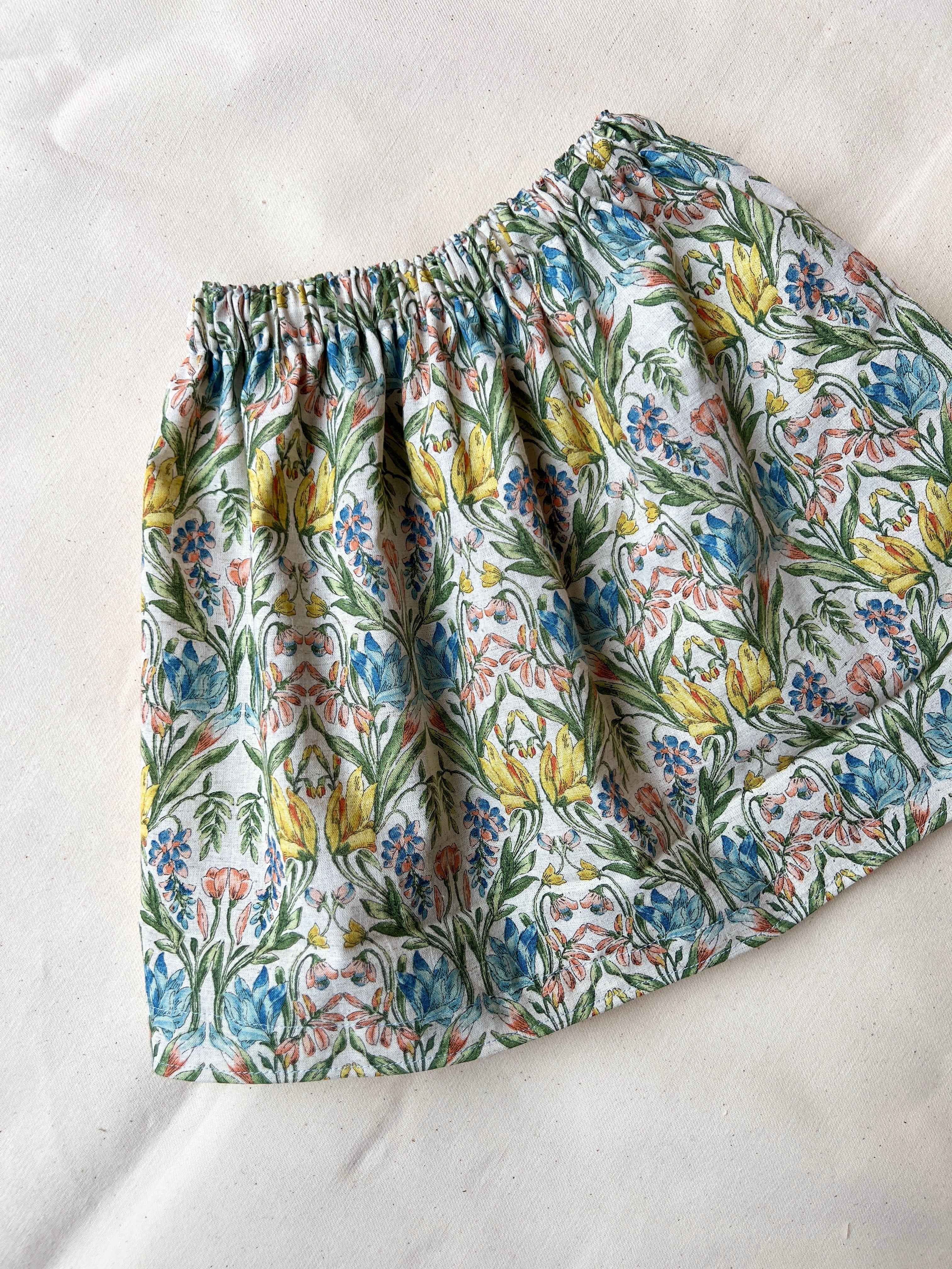 BRAVE nederdel - lys blomstret
