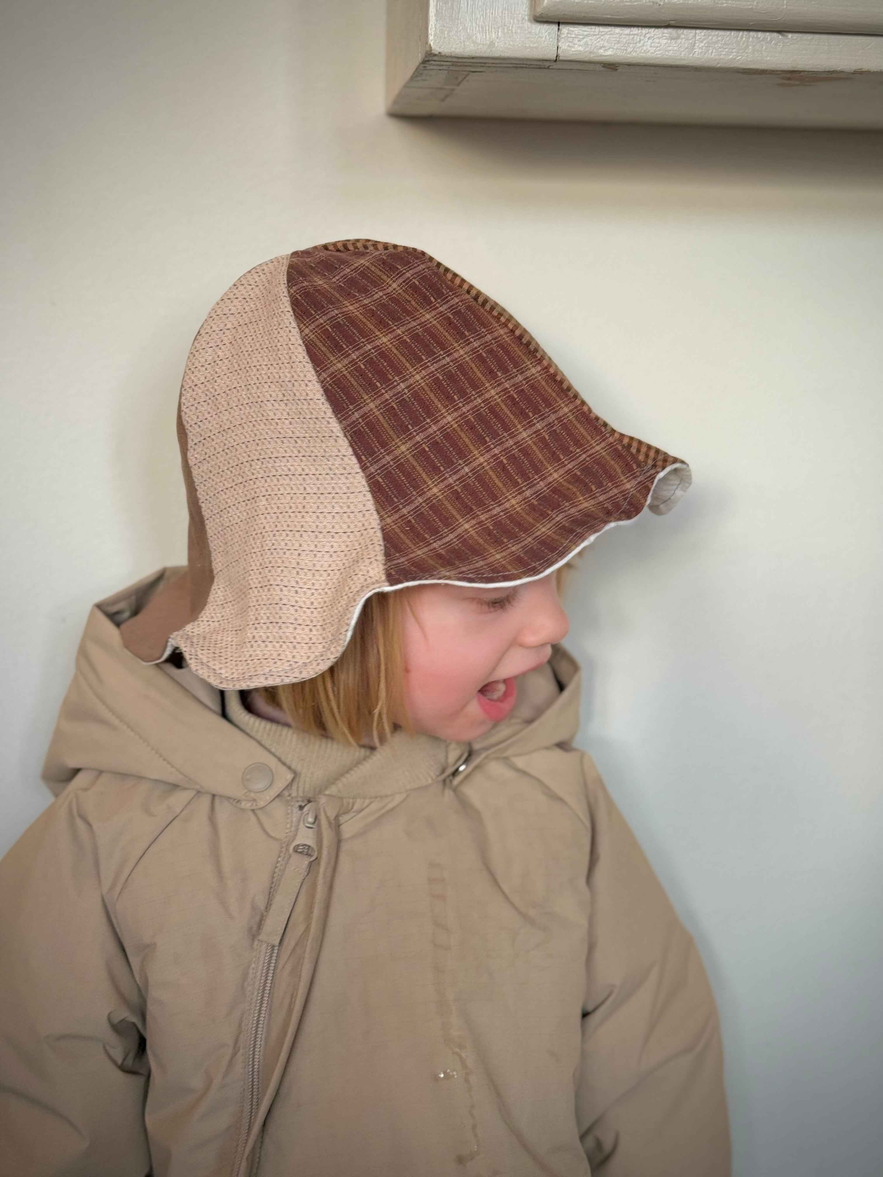 SMØRBLOMST sommerhat