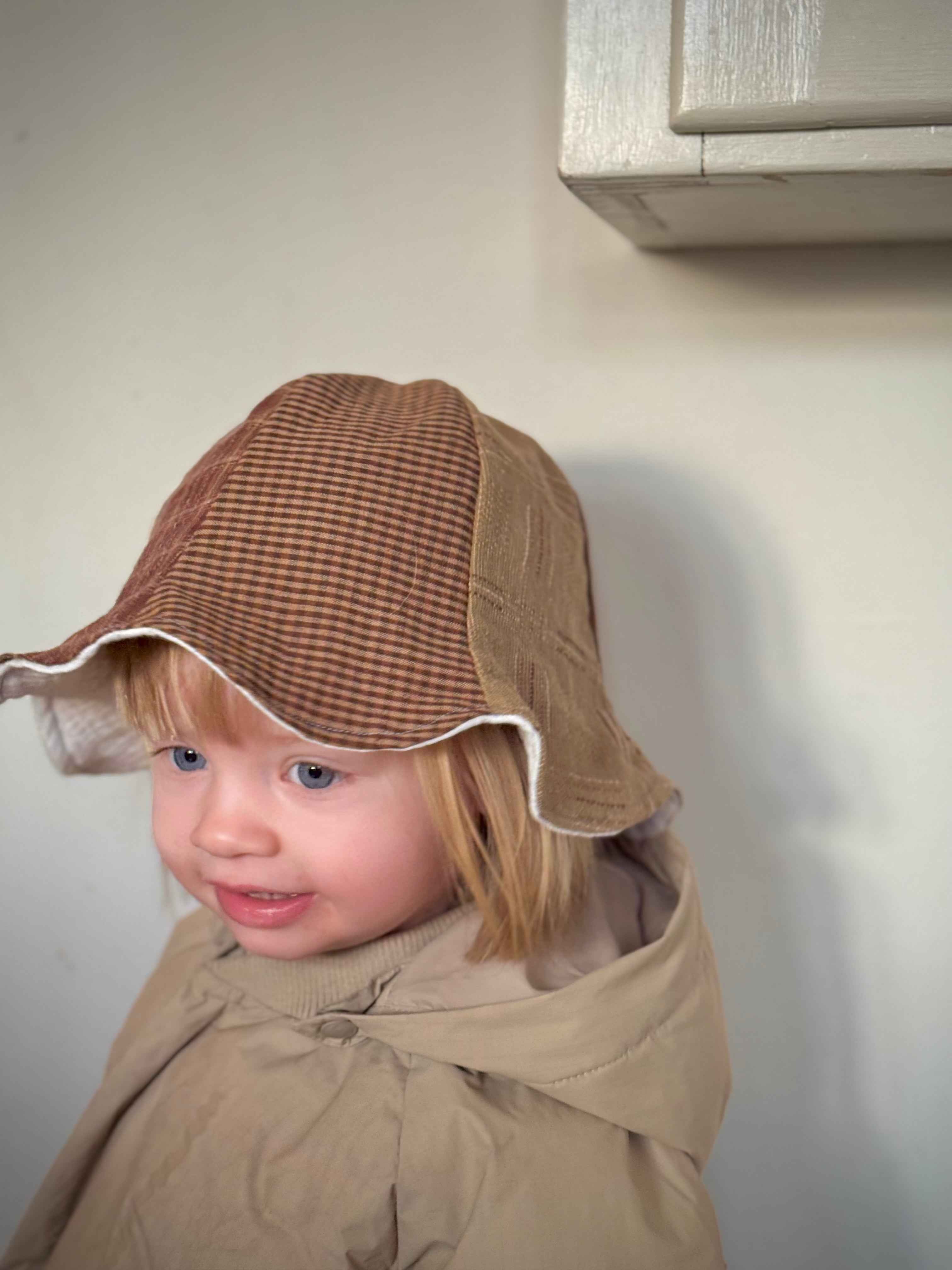 SMØRBLOMST sommerhat